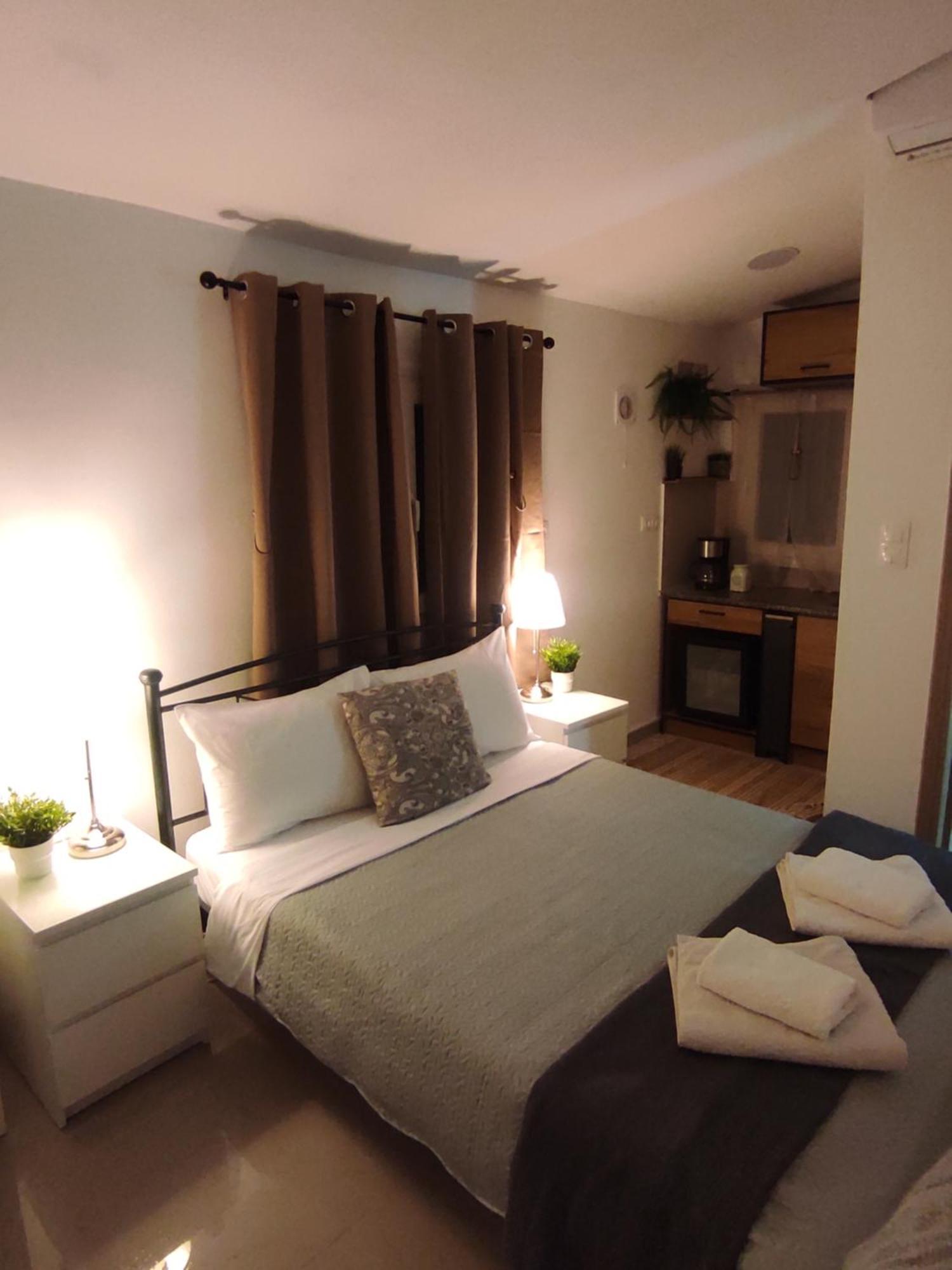 Johnson House Apartment Rafína Екстериор снимка