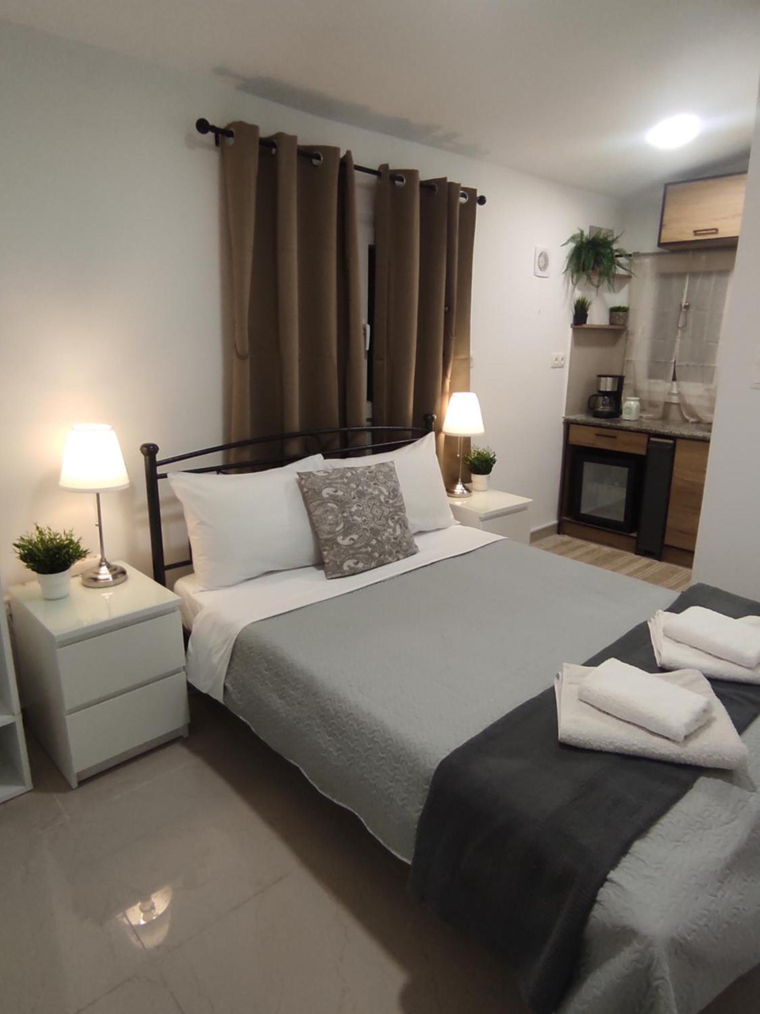Johnson House Apartment Rafína Екстериор снимка
