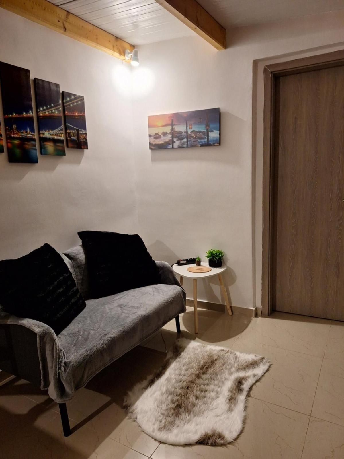 Johnson House Apartment Rafína Стая снимка