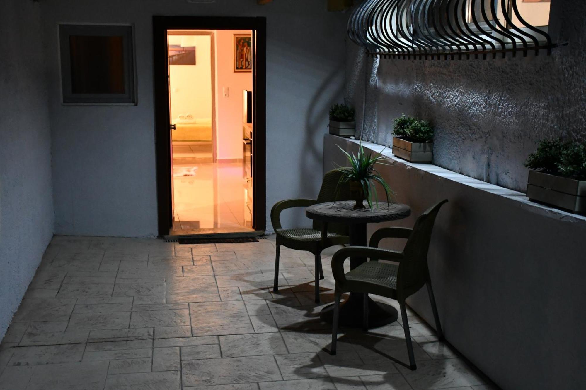 Johnson House Apartment Rafína Екстериор снимка