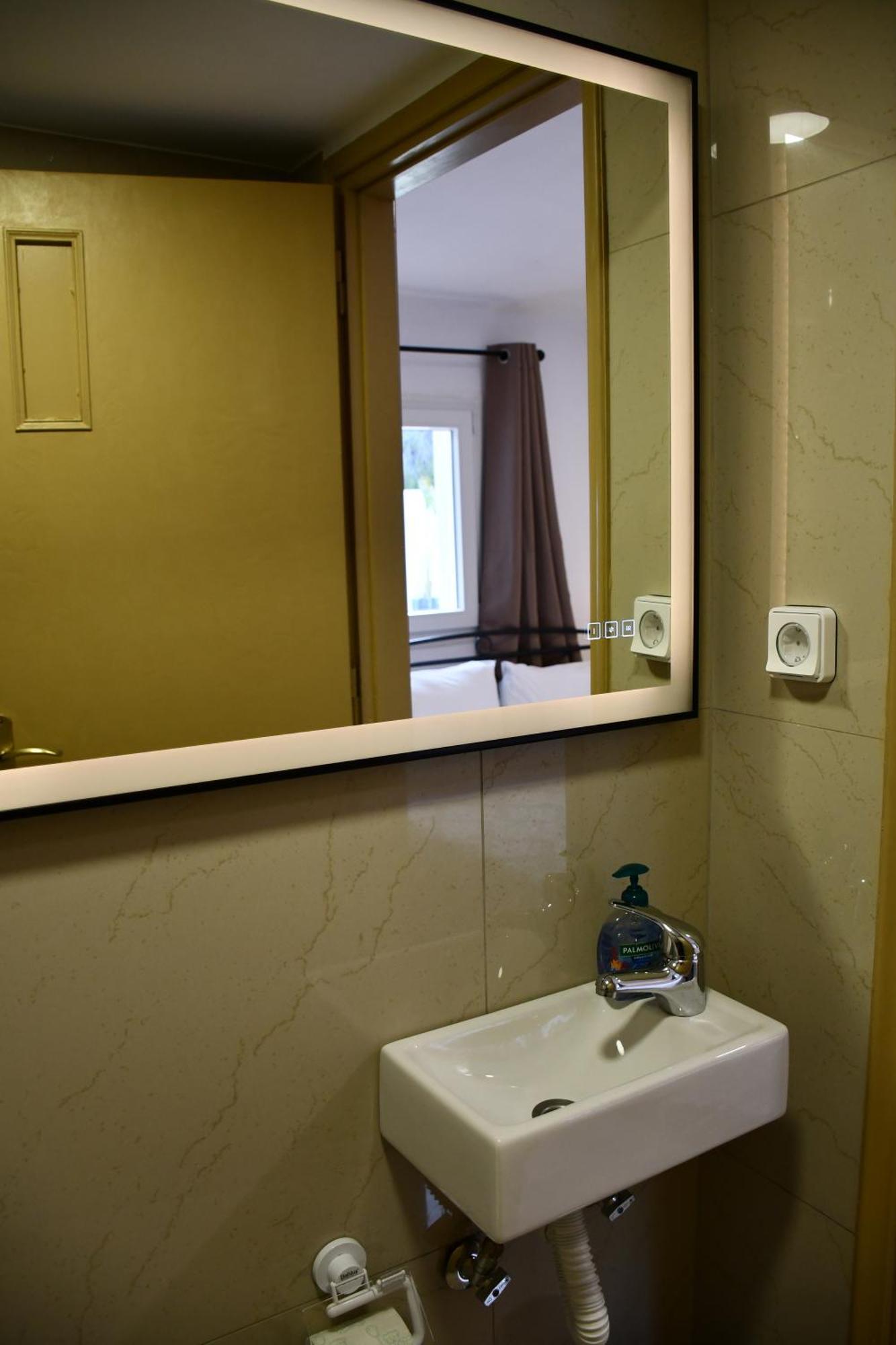 Johnson House Apartment Rafína Екстериор снимка