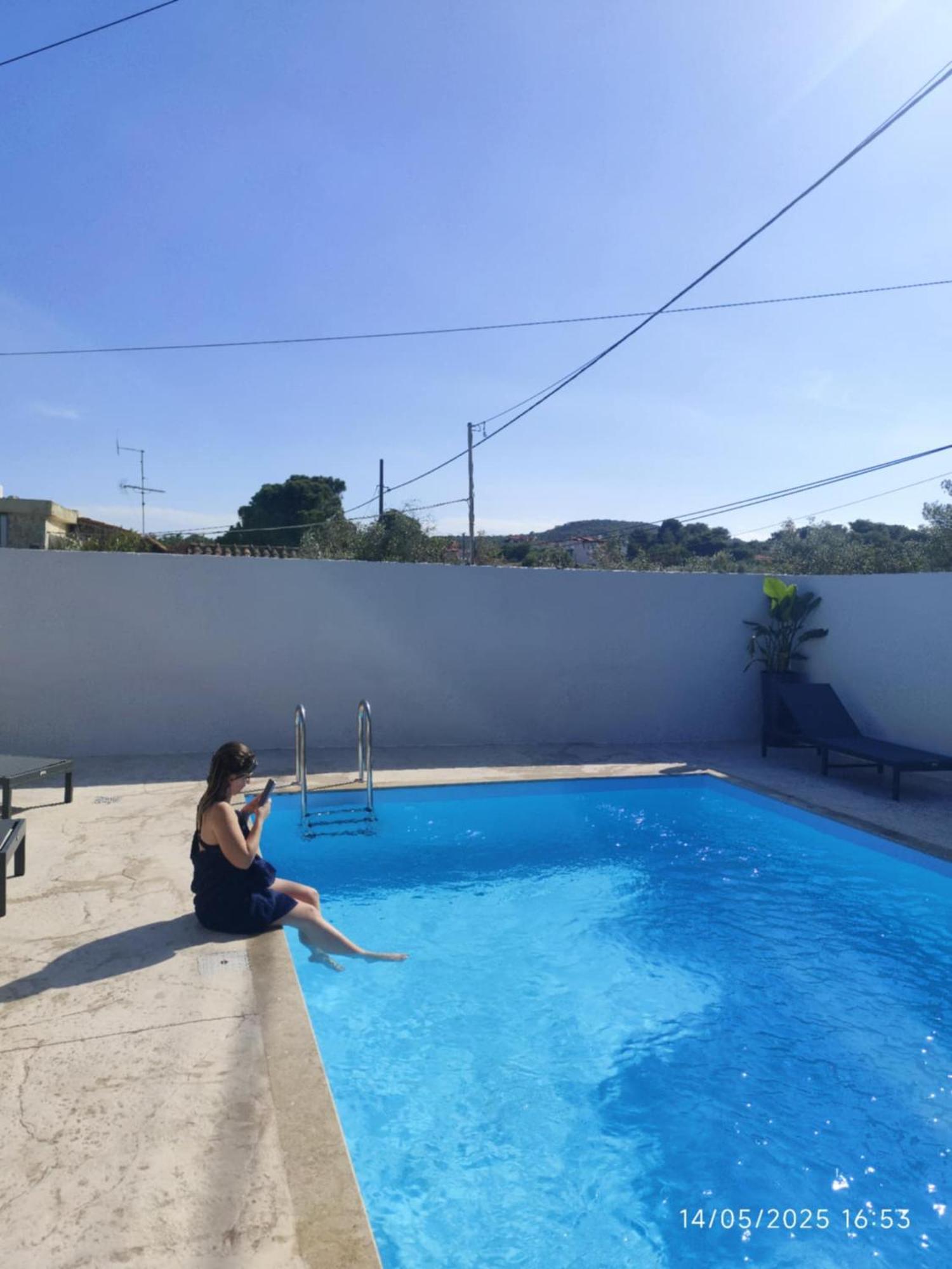 Johnson House Apartment Rafína Екстериор снимка